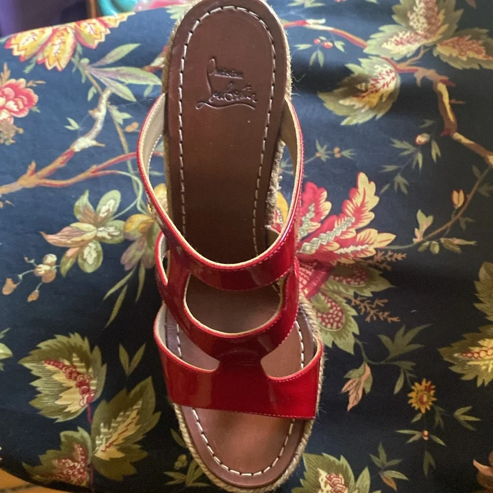 CHRISTIAN LOUBOUTIN  RED PATENT  5” Wedge / 1” Toe Sandals size 37 HOT! - Picture 14 of 15